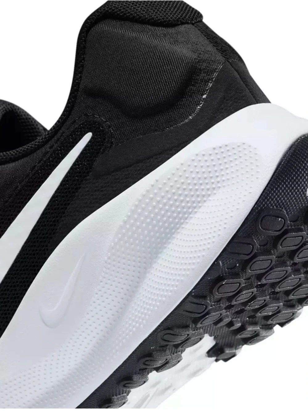Nike Revolution 7 Extra Wide Men's Low Top Mesh Lace Up Black/White ,Size 10